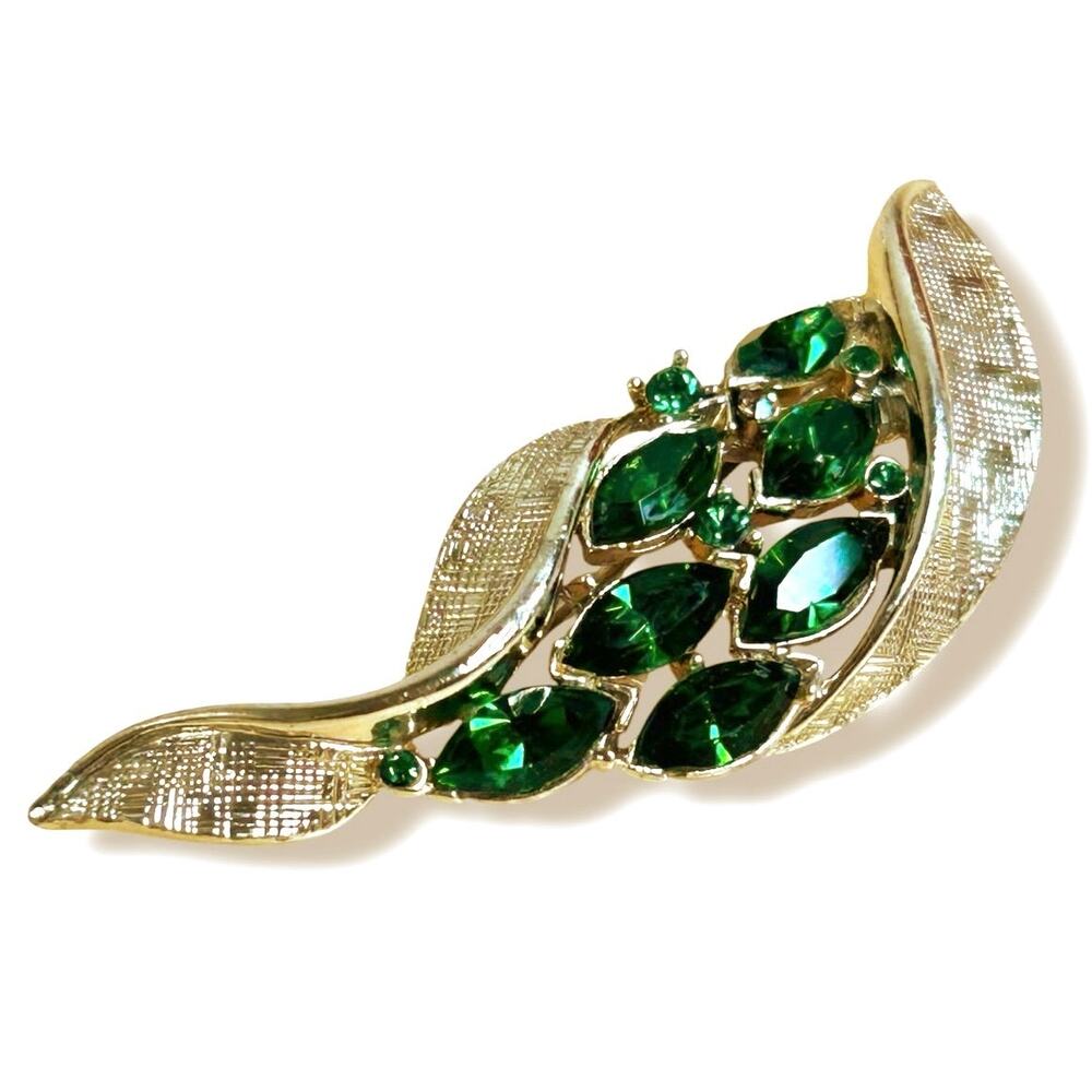 Vintage Lisner Textured Light Gold Tone Green Glass Faceted Center Brooch MCM